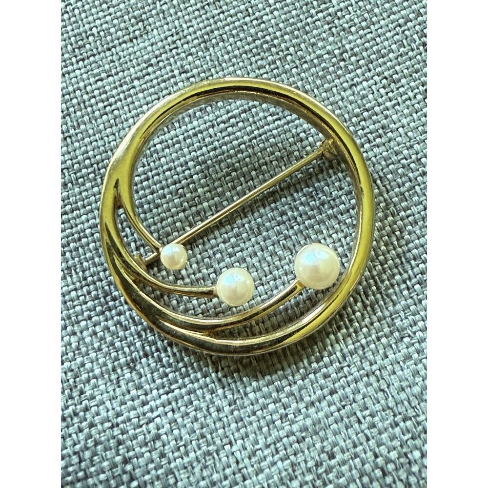 Vintage Round Faux Pearl Brooch Pin Gold Tone Capsule Minimalist Career Office